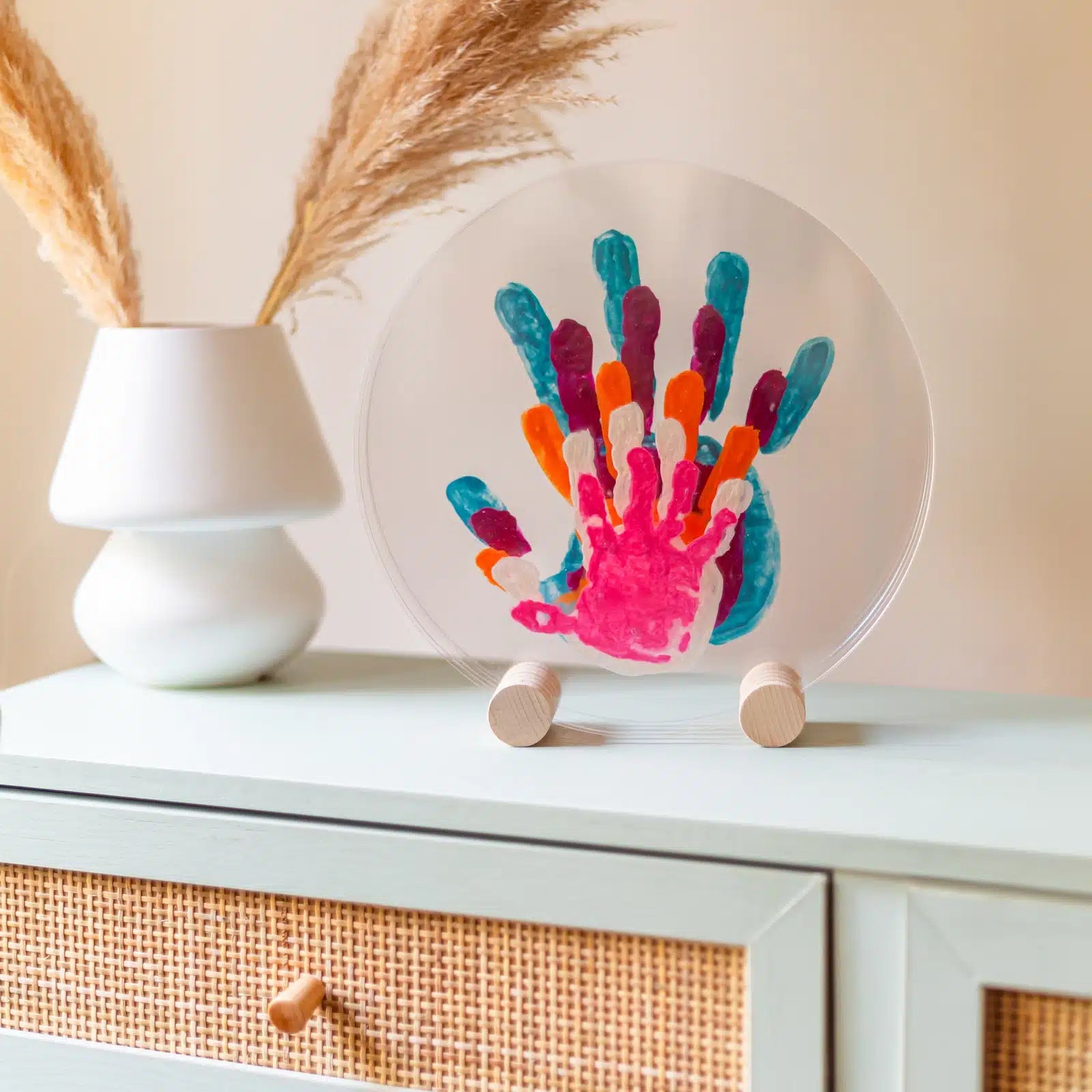 Kit d'empreintes de mains pour 5 personnes avec support rond.